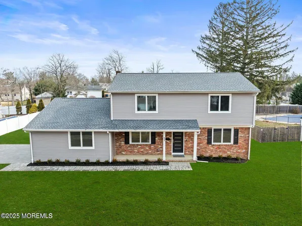 1 Robin Dr, Oakhurst, NJ 07755