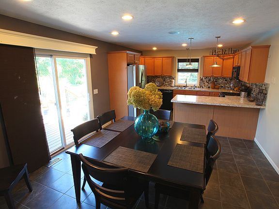 4th image of 2317 Beatrice Dr NE
