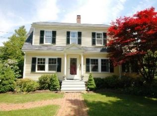 313 Thoreau St, Concord, MA 01742
