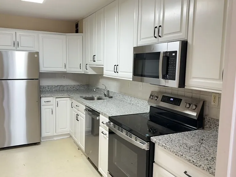 203 Yoakum Pkwy #611 — Photo 20