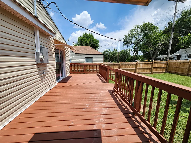4114 Macarthur Dr — Photo 3