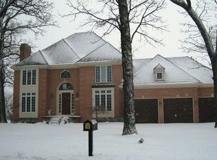 658 Leslie Ct, Carol Stream, IL 60188