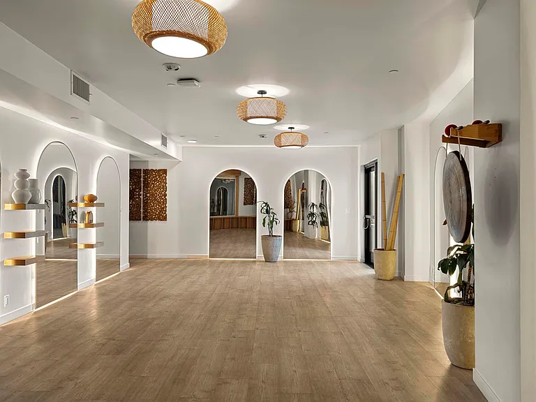 Eddy Redondo Residences — Photo 13