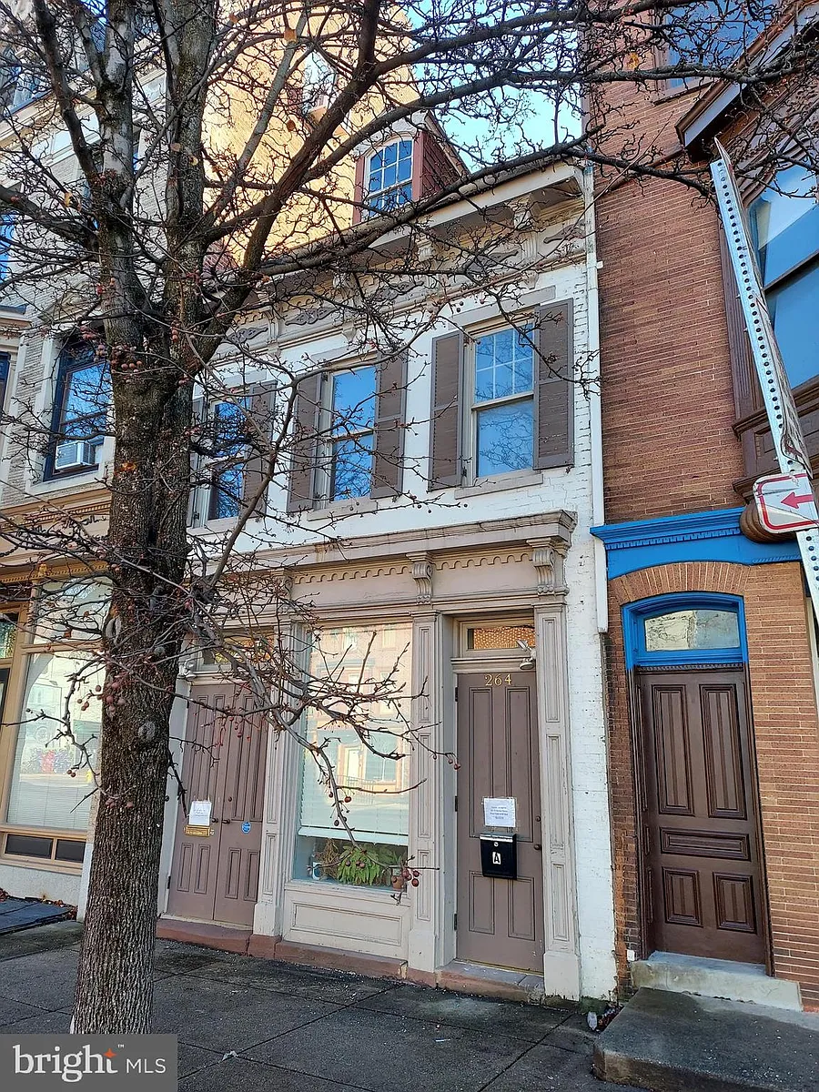 Building Photo - 264 W Market St #2