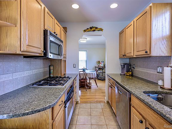 2nd image of 3566 Buckingham Ave