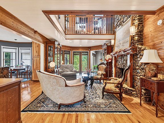 3rd image of 214 Raven Cliff Rd