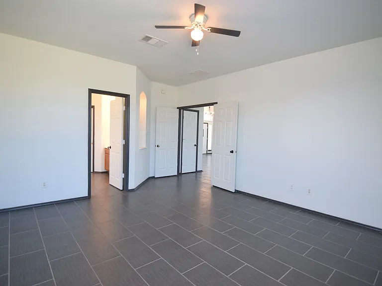 4903 Golden Gate Dr — Photo 23