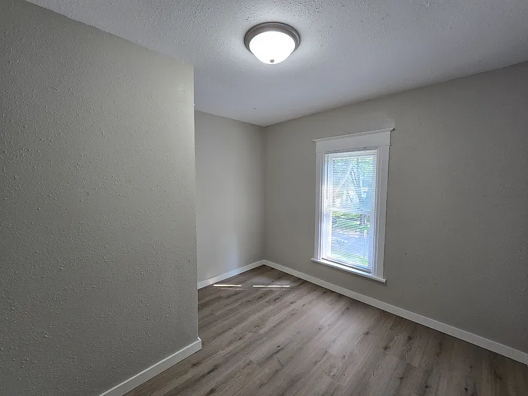 422 Baltimore St — Photo 13