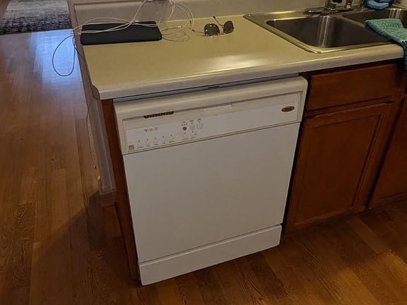 2nd image of 4841 Glenwood Dr APT 1