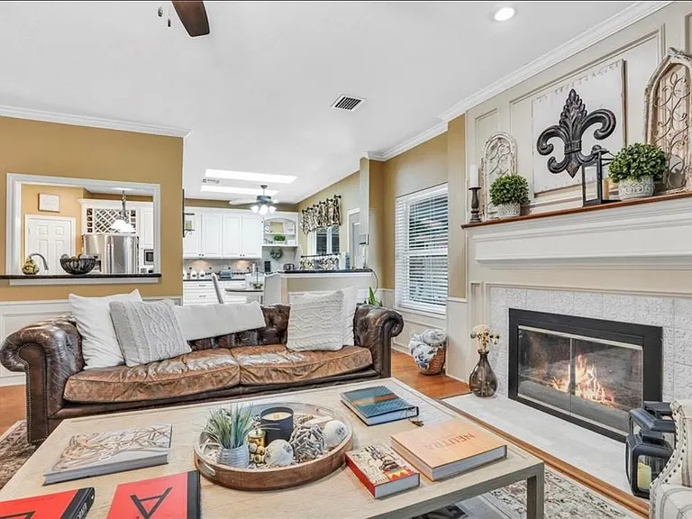 18214 Spruce Creek Dr — Photo 8