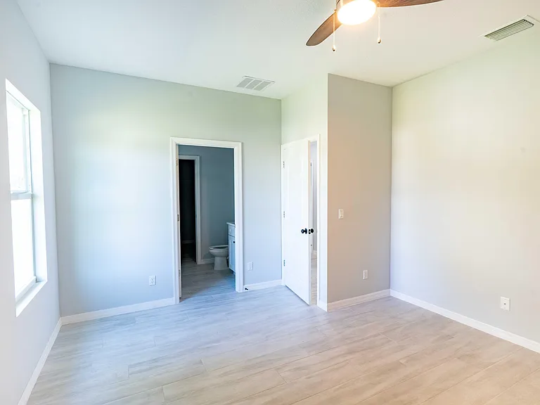 1125 11th Ct SW — Photo 4