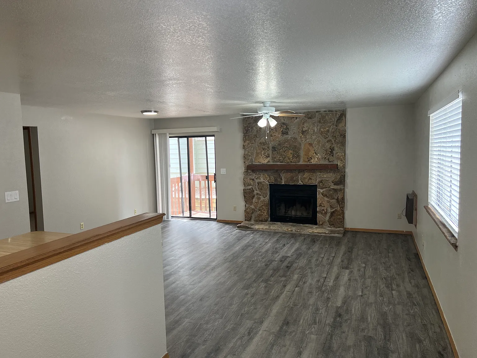 2 bed, 926 sqft, $1,640 — Photo 2