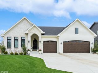2870 SE Piedmont Cir, Waukee, IA 50263