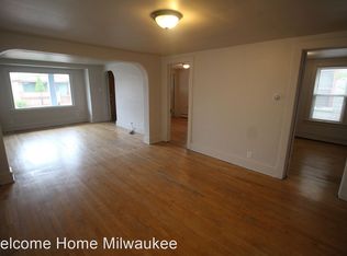 1954 S 15th Pl, Milwaukee, WI 53204