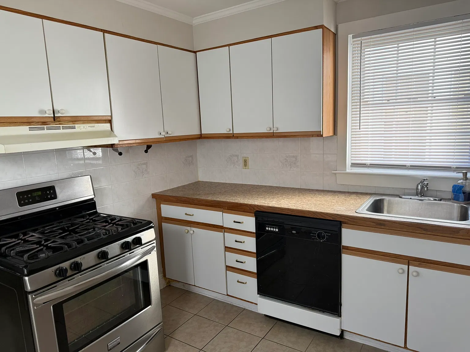 2 bed, 1200 sqft, $2,500 — Photo 3