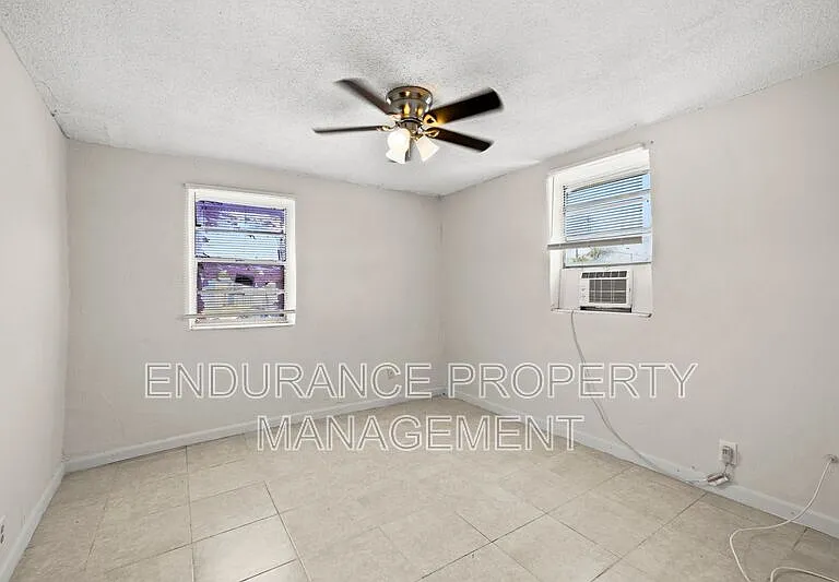 1125 W 28th St — Photo 16