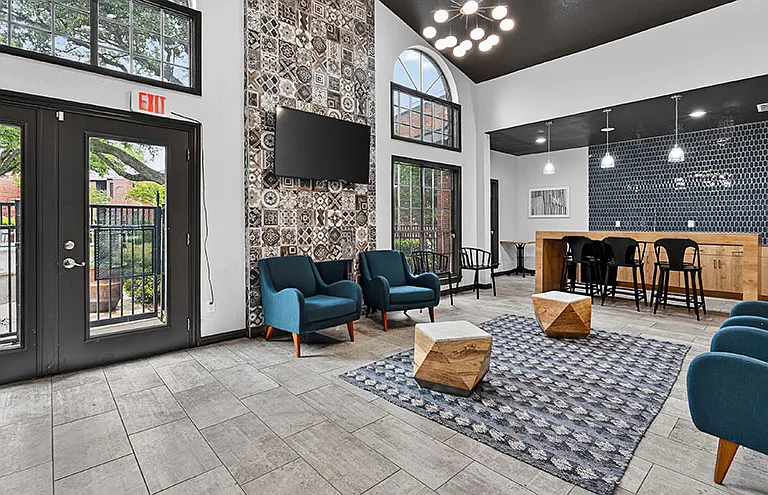 The Versailles Apartments — Photo 15