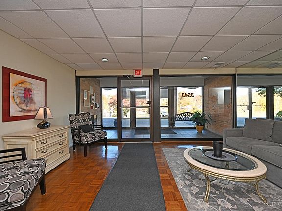 5th image of 3543 Amberacres Dr Suite 208