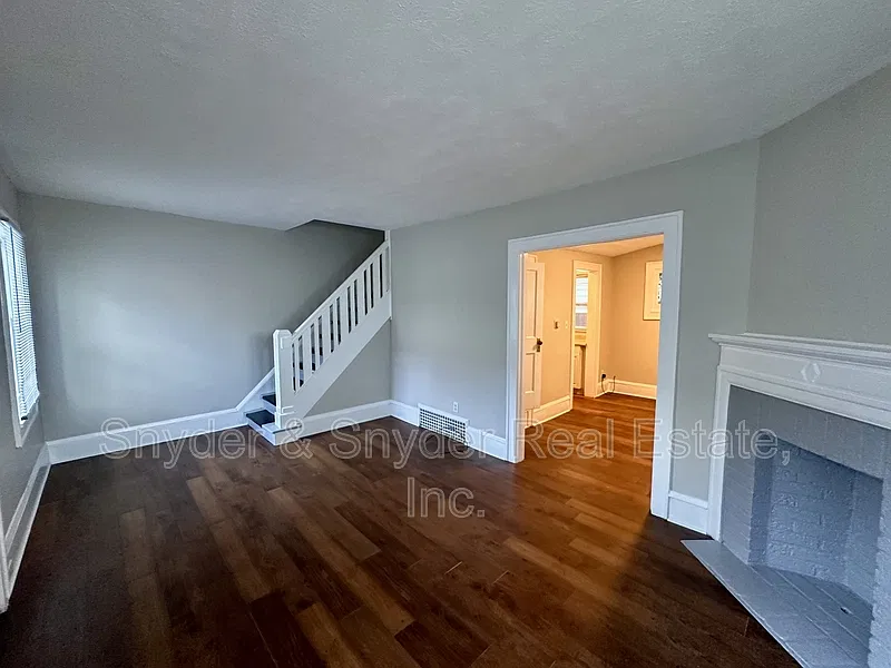 3 bed, 1.0 bath, $895 — Photo 1