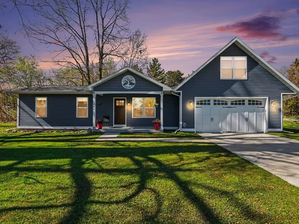 902 W 1st St, Tawas City, MI 48763