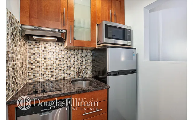 Rented by Douglas Elliman | media 31