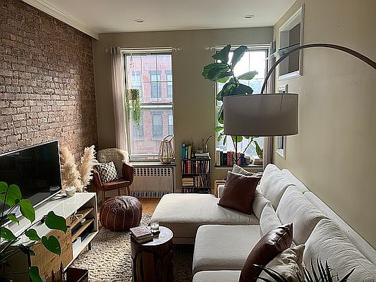 4th image of 319 20th St APT 3F