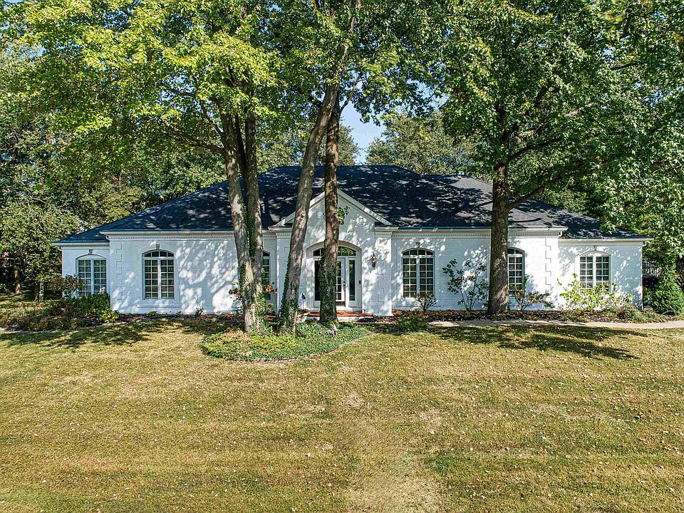 1st image of 3244 Woodview Dr