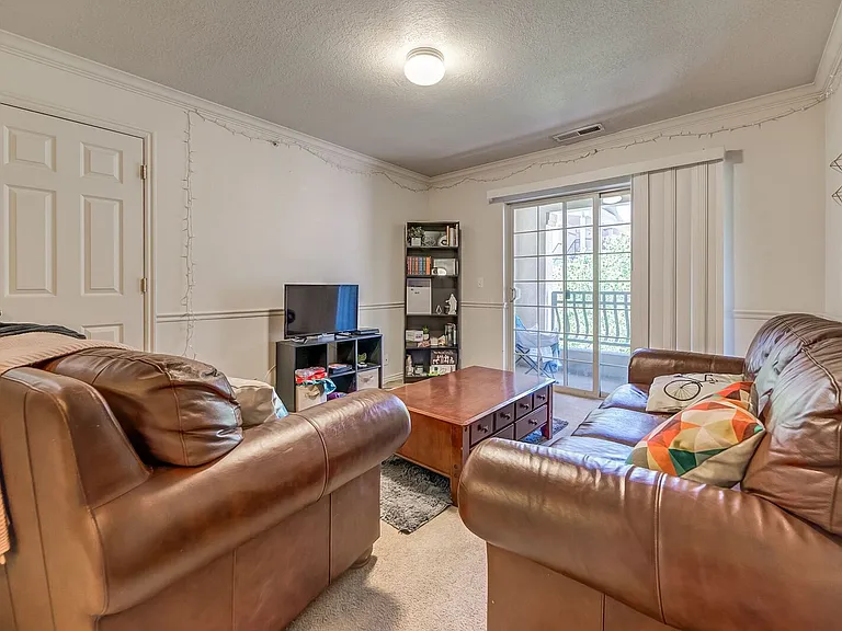 595 N University Ave #220 — Photo 1