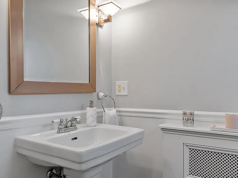 270 Poplar St — Photo 17
