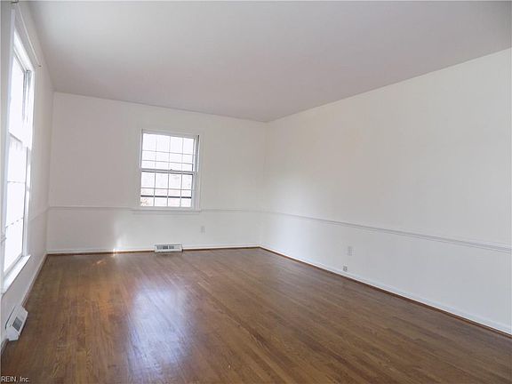 4th image of 10 Poindexter Pl