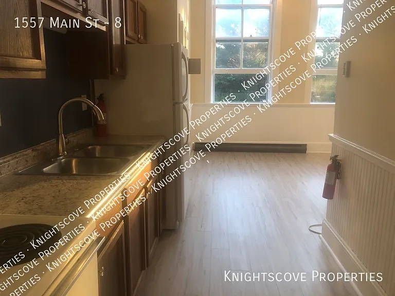 1557 Main St #8 — Photo 7
