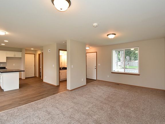 4th image of 16923 6th Ave E