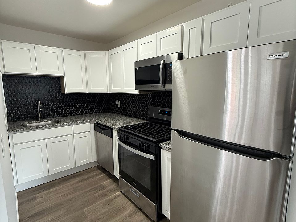 1st image of 121 Hillview Ave Floor 1