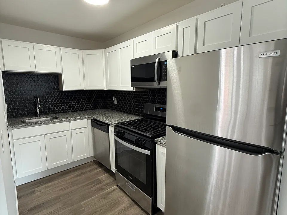 121 Hillview Ave #1