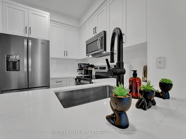 18 Yorkville Ave #1606 — Photo 17