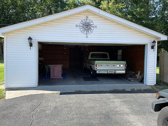 2 1/2 car Garage and workshop