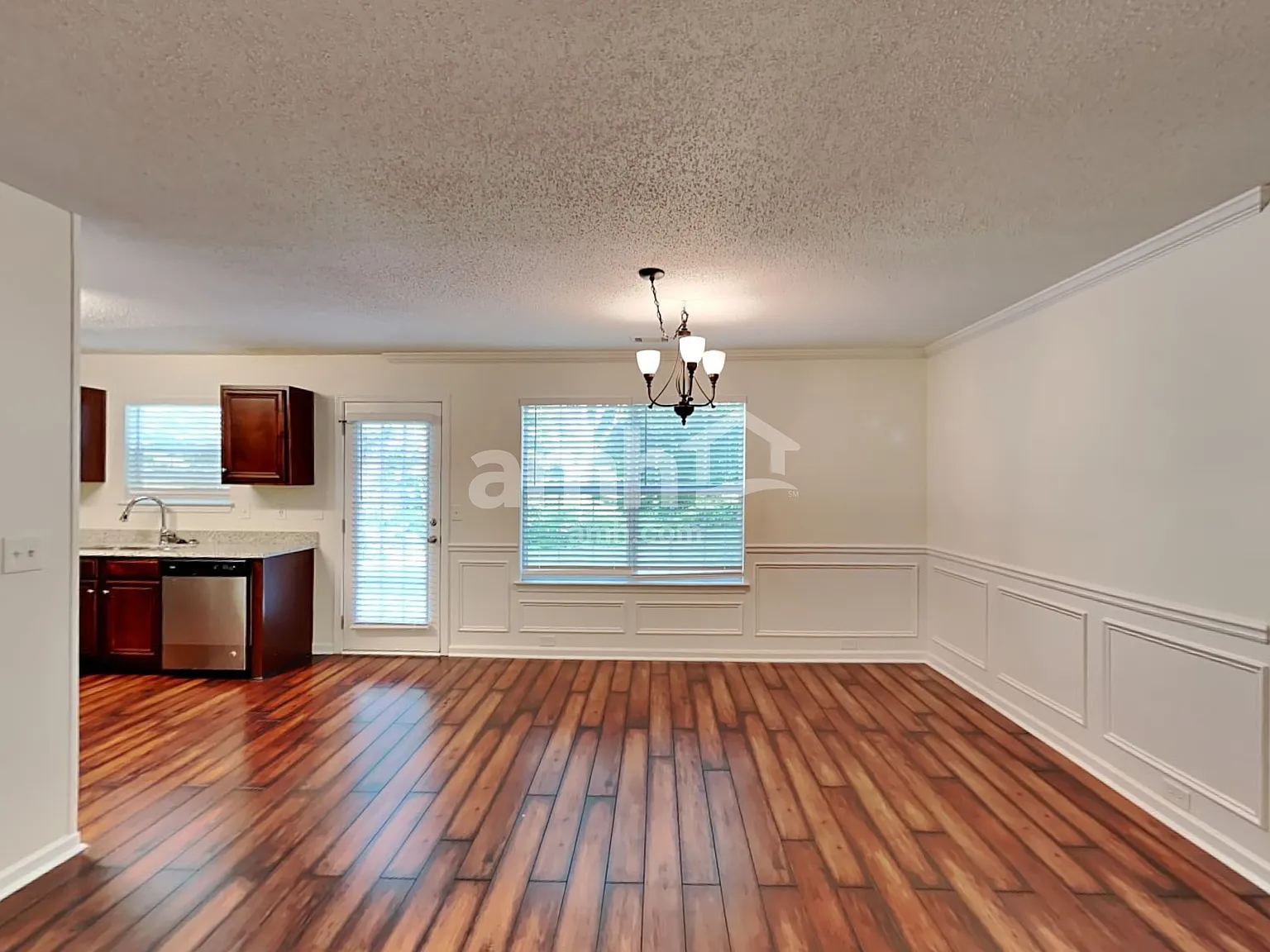 3 bed, 2.5 bath, 1570 sqft, $1,990 — Photo 4