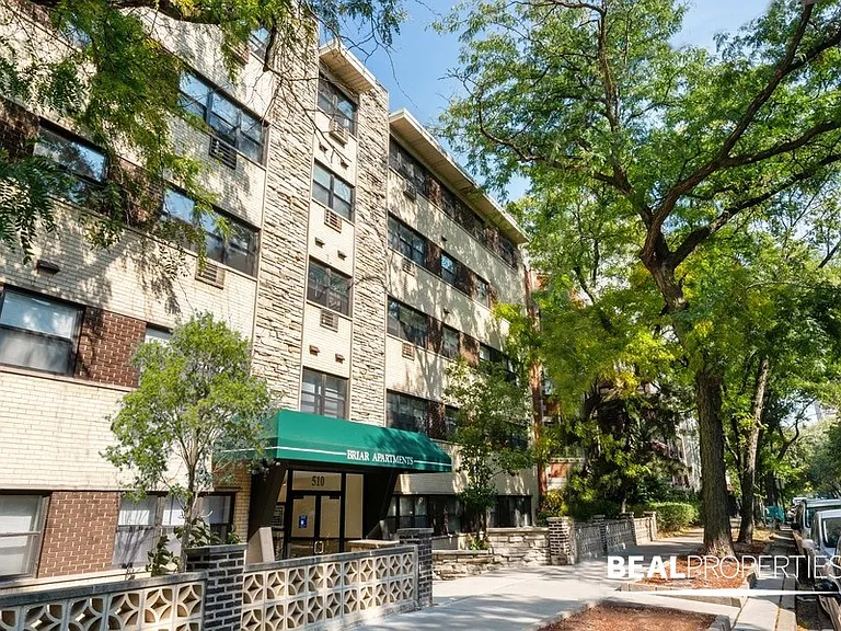 510 West Briar Place — Photo 3