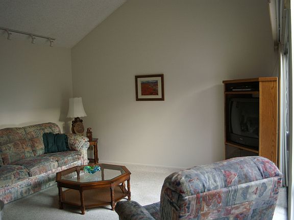 3rd image of 902 Keswick Pl