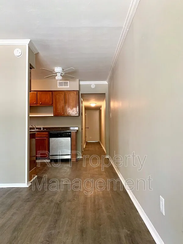 2 bed, 1.0 bath, 847 sqft, $995 — Photo 3