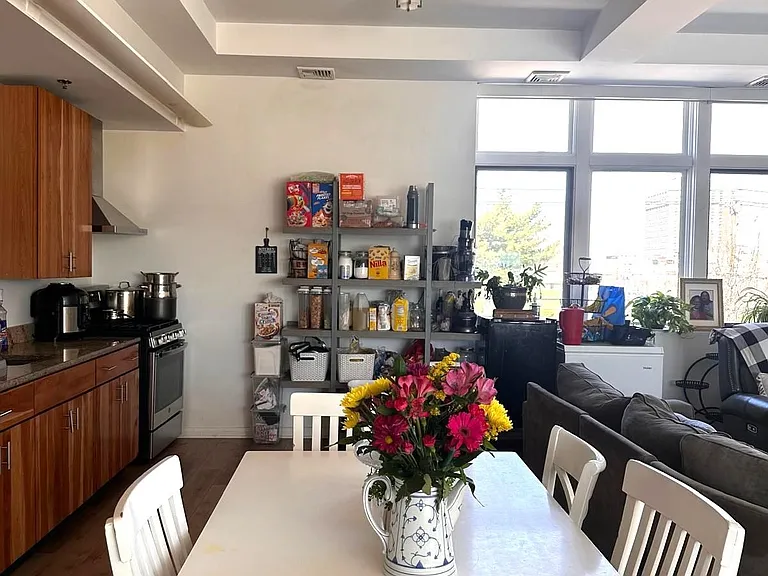 2000 West St #Penthouse 1 — Photo 4
