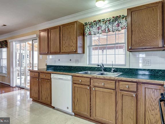 5th image of 12171 Amanda Ct
