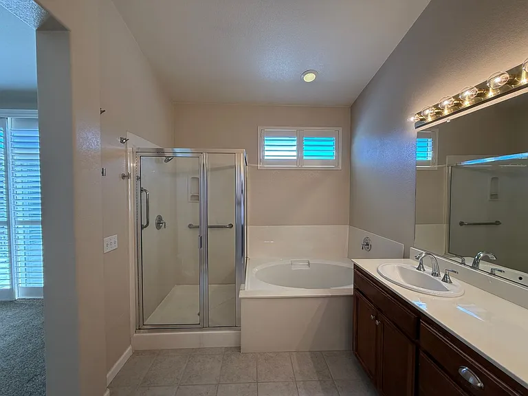4024 Eastport Dr — Photo 23