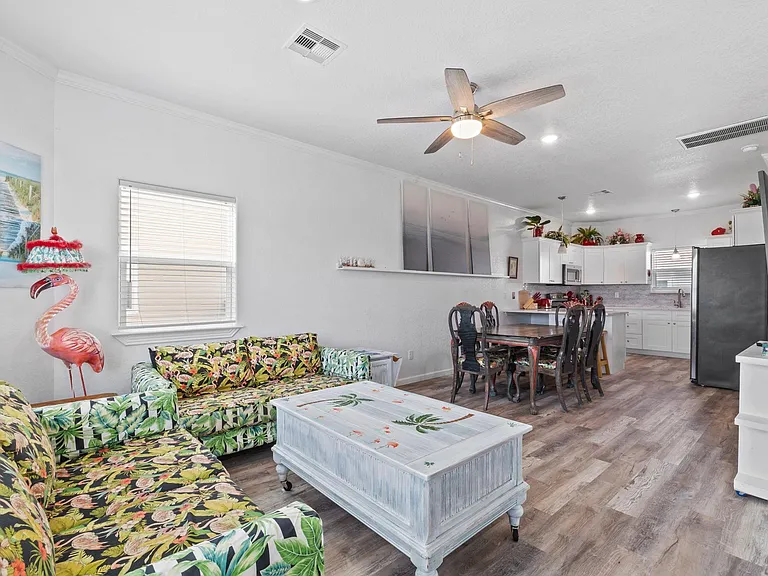 139 W Palm St — Photo 10