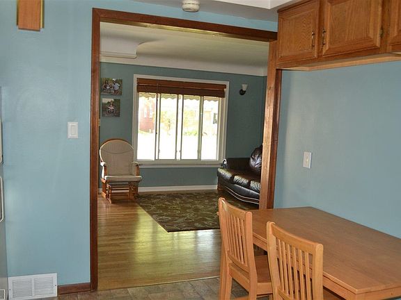Extra large opening from kitchen to living room to enjoy the view from front window and provides even more daylight.