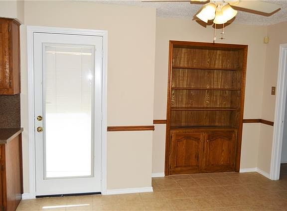 4th image of 6411 Sachse St