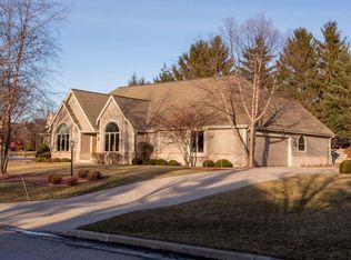 7520 S Sanctuary Rd, Franklin, WI 53132