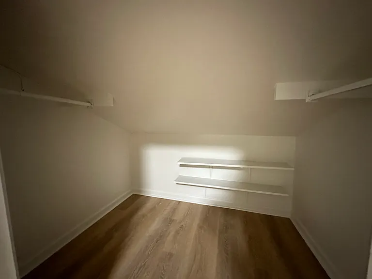 Garden District Studio Apartment, All Utilities Included! — Photo 10