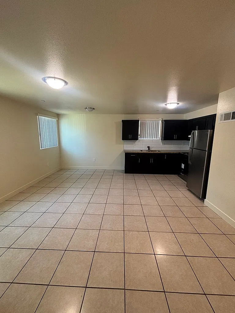 3 bed, 1258 sqft, $3,650 — Photo 2