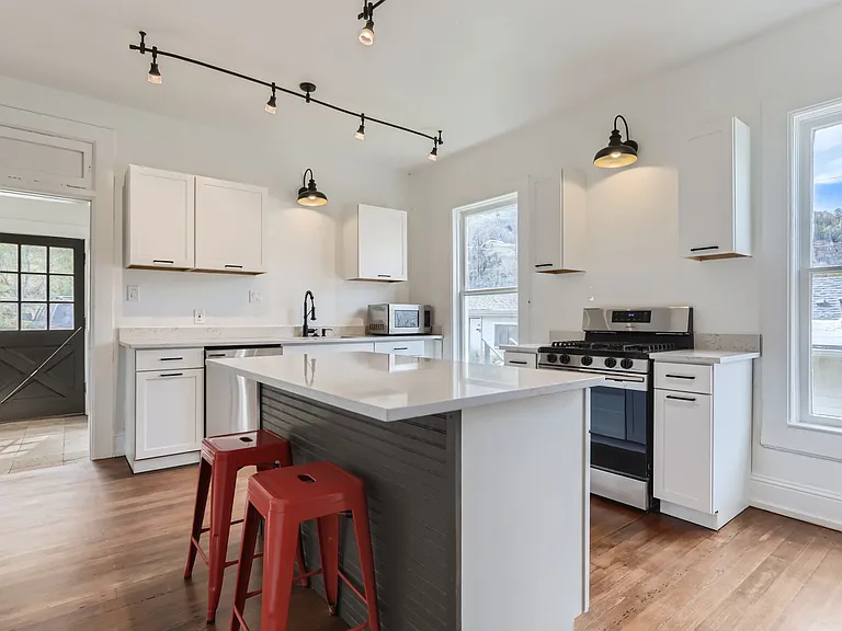 2545 Miner St — Photo 5
